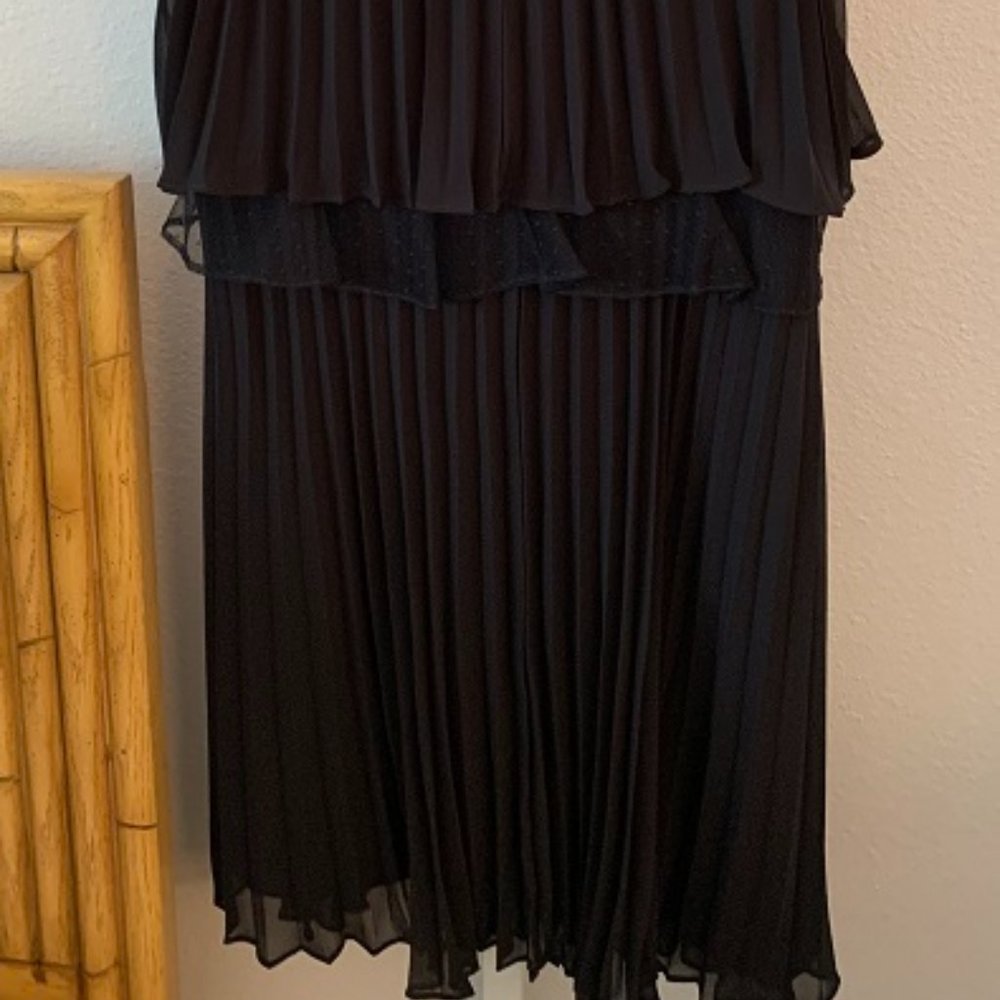 BCBG Women's Sleeveless Tiered Pleated Dress in Black, Size XS - Picture 5 of 9